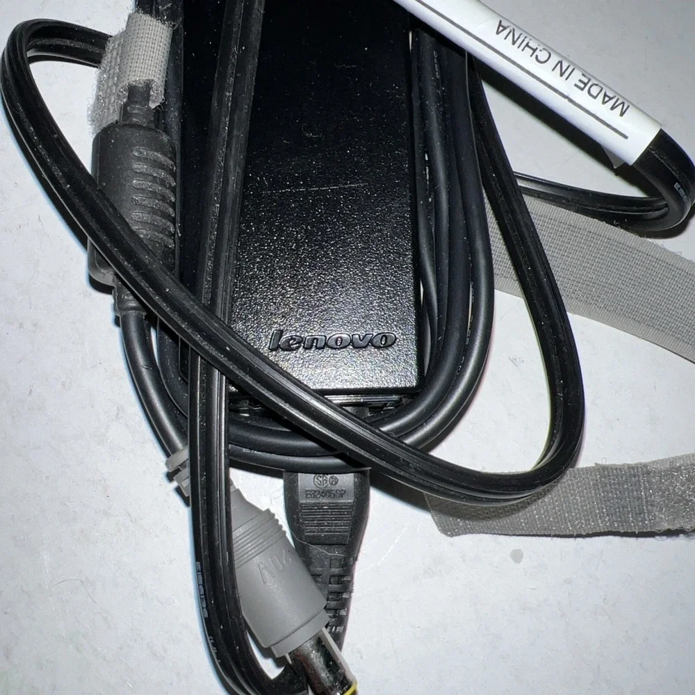 LENOVO 92P1156 20V 3.25A 65W Genuine OEM AC Power Adapter Charger_barrel tip